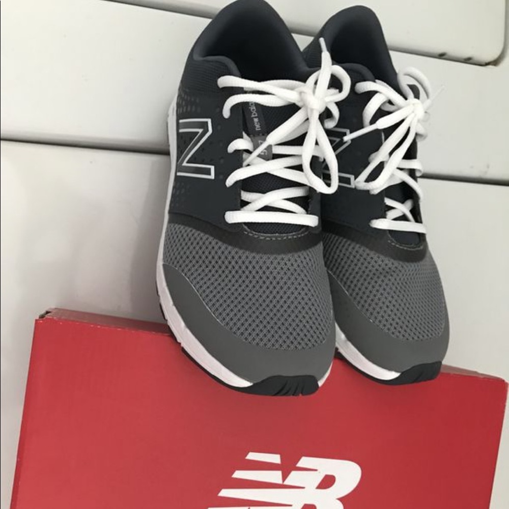 NEW New Balance Sneakers 7.5 Womens